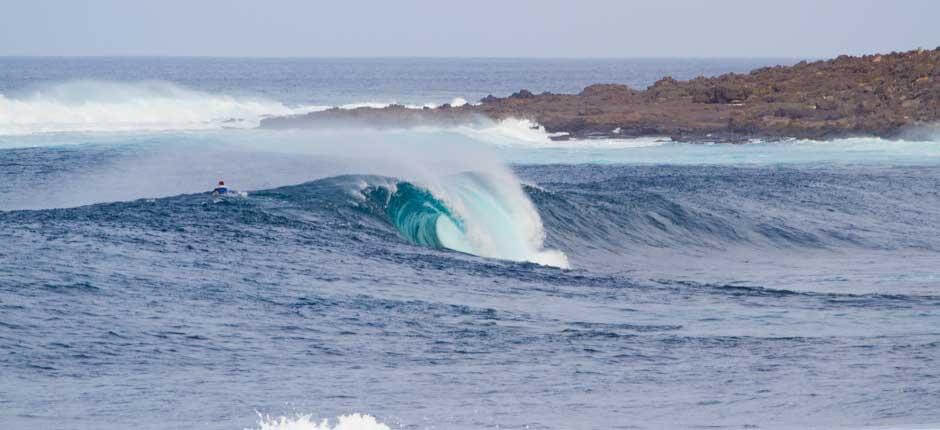 Surf på venstrebølgen ved La Santa Surfspots på Lanzarote