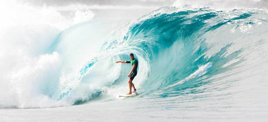 Surf på venstrebølgen ved La Santa Surfspots på Lanzarote
