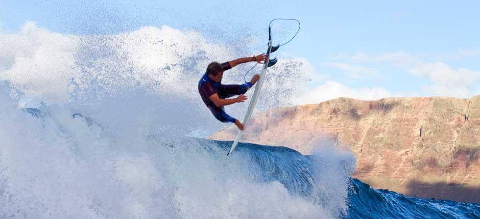 Surf på venstrebølgen ved San Juan Surfspots på Lanzarote