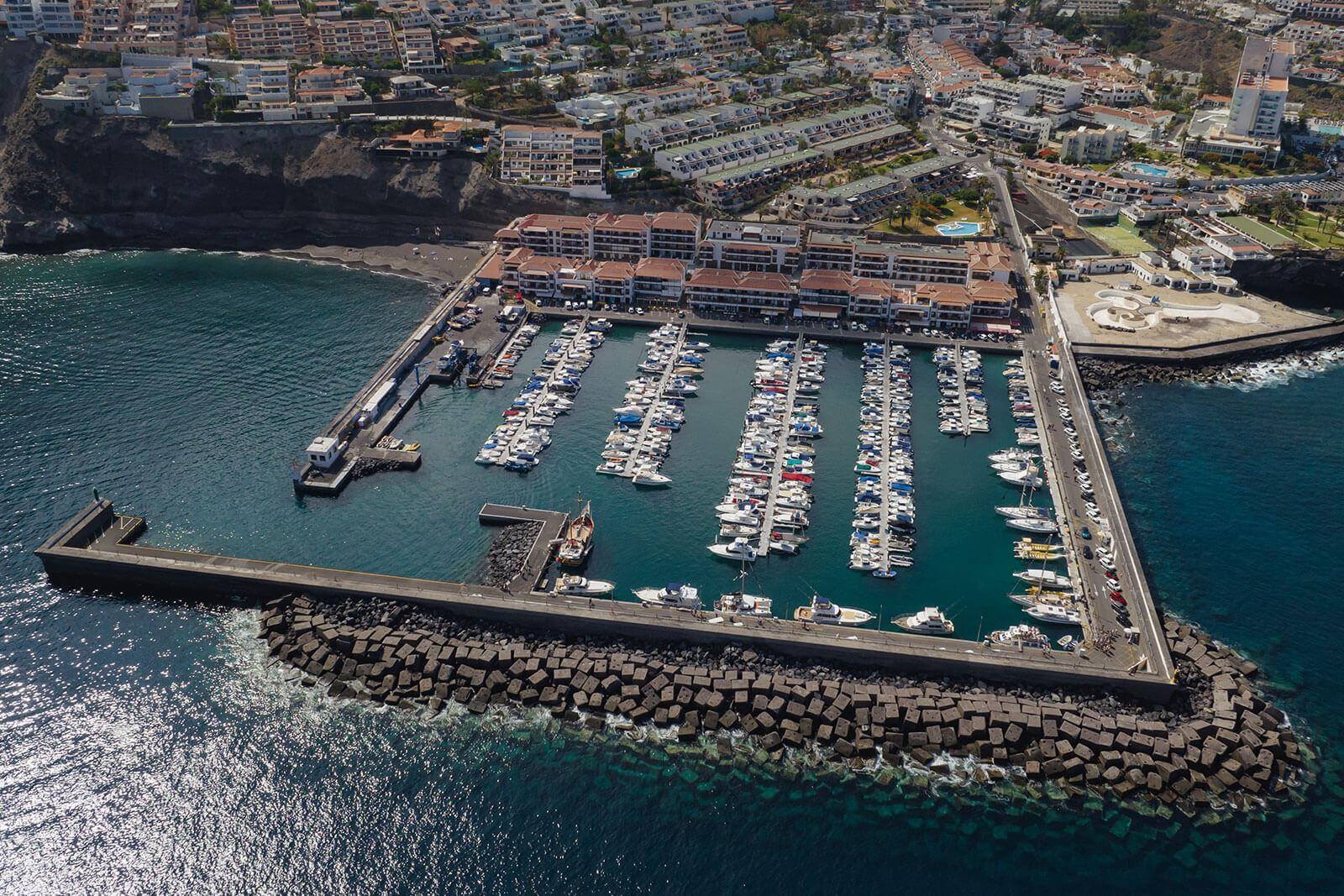 Lystbådehavnen Los Gigantes. Tenerife.