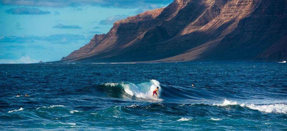 Surf på venstrebølgen ved San Juan Surfspots på Lanzarote